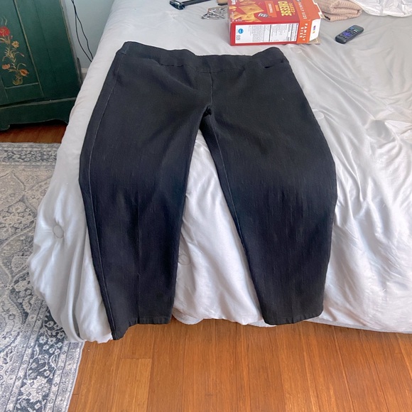 Alfred Dunner Women’s Black Jean Pull-On Pants - Picture 1 of 8
